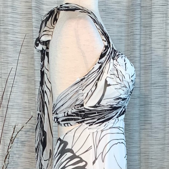 Laura Vann white with black flowers halter A-line dress. - Picture 15 of 16